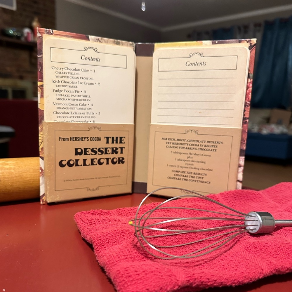 1976 Hershey’s “The Dessert Collector” recipe cards with delicious desserts.